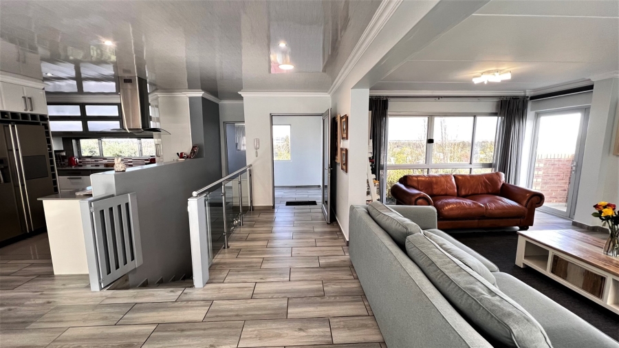 4 Bedroom Property for Sale in Langenhovenpark Free State
